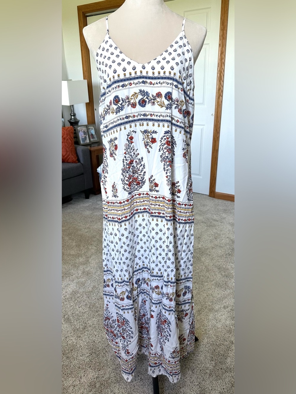 Old Navy maxi dress spaghetti straps with back cross v neckline size M lined
